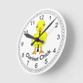 Clarinet Chick Runde Wanduhr (Winkel)