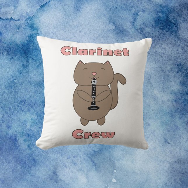 Clarinet Crew Pink Brown Cat Funny Kissen (A throw pillow with a brown cartoon cat playing the clarinet with the words clarinet crew in pink.)