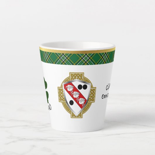Clarke Irish Shield & Tartan Personalisiert Milchtasse (Vorderseite)