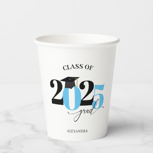 Class of 2023 Graduate Light BlueModern Tyopgraphy Pappbecher (Rückseite)