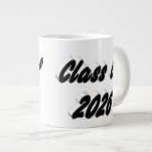 Class of 2026 black typography graduation Jumbo-Tasse (Vorderseite Rechts)