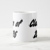 Class of 2026 black typography graduation Jumbo-Tasse (Vorderseite)