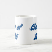 Class of 2026 blue typography graduation kaffeetasse (Mittel)