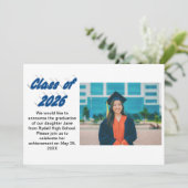 Class of 2026 blue typography graduation photo einladung (Stehend Vorderseite)