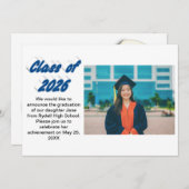 Class of 2026 blue typography graduation photo einladung (Vorne/Hinten)