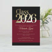 Class of 2026 Burgundy and Gold Grad Invitation Einladung (Stehend Vorderseite)