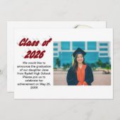 Class of 2026 burgundy typography graduation photo einladung (Vorne/Hinten)