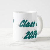 Class of 2026 green typography graduation Jumbo-Tasse (Vorderseite Rechts)