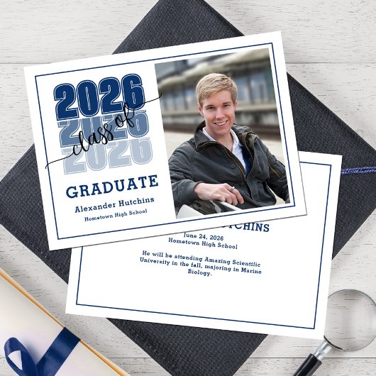Class of 2026 Navy Blue Modern Bold Photo Grad Ankündigung
