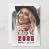 Class Of 2026 Red Graduate Photo Graduation Einladung (Vorderseite)