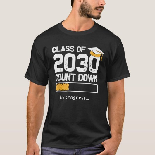 Class Of 2030 Count Down Graduating Fun First Day  T-Shirt (Vorderseite)