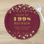 Class Wiedersehen Maroon Gold Stars Personalisiert Pappteller<br><div class="desc">Celebrate with classmates at your school or college class reunion with these personalized and custom color paper plates for any graduating class (the year is editable) with your class year and school name. The design features gold stars and string lights against an editable maroon burgundy background color and text colors...</div>