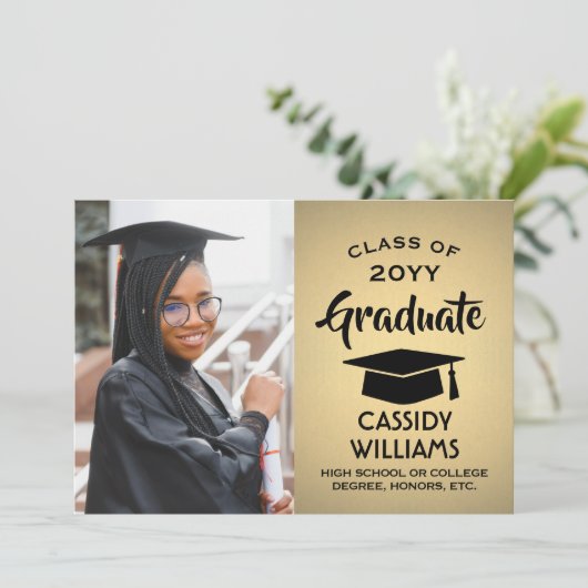 Class Year Gold Ombre und Black Abschluss Foto Einladung (Stehend Vorderseite)