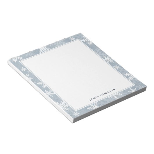 Classblau und weiß Schneeflocken Winterurlaub Notizblock (angewinkelt)