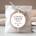 Classic A Sweet Vielen Dank Herz Hochzeit Name Gef Runder Aufkleber<br><div class="desc">Ein klassischer Black Danke You Wedding Sticker mit "A Sweet Danke" in einem klassisch-modernen Schriftart. Sie können es einfach mit Ihren Namen und Hochzeitsdatum personalisiert.</div>