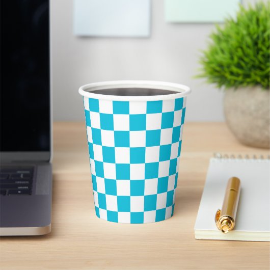 Classic aqua blue checkerboard pappbecher (InSitu)