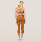 Classic Autumn/fall leaves patterned  Capri Leggings (Rückseite)