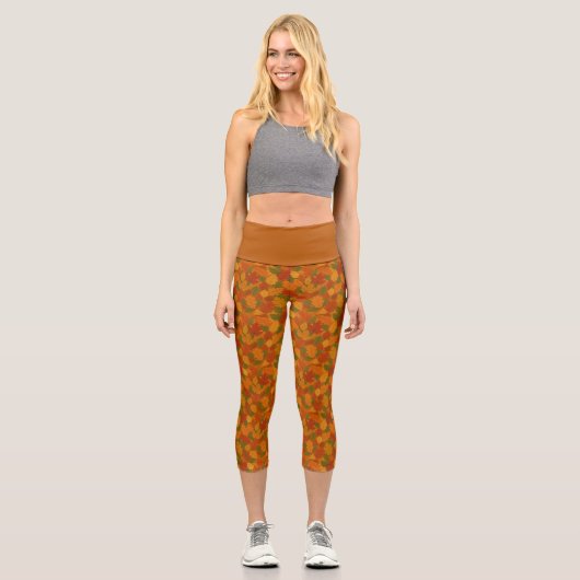 Classic Autumn/fall leaves patterned  Capri Leggings (Vorderseite)