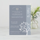 Classic Bar Mitzvah Dusty Blauer Baum des Lebens Einladung (Stehend Vorderseite)