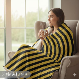 Classic Black and Metallic Gold Striped Sherpadecke