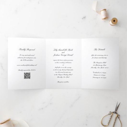 Classic Black and White QR Code Timeless Wedding Dreifach Gefaltete Einladung (Innenseite)