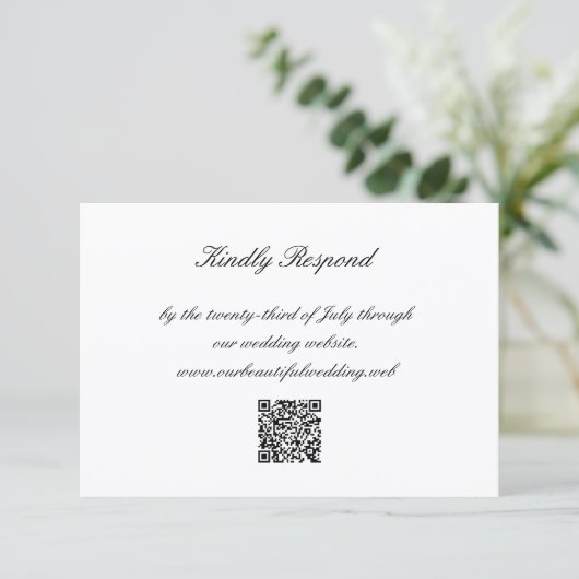 Classic Black and White QR Code Timeless Wedding RSVP Karte (Stehend Vorderseite)