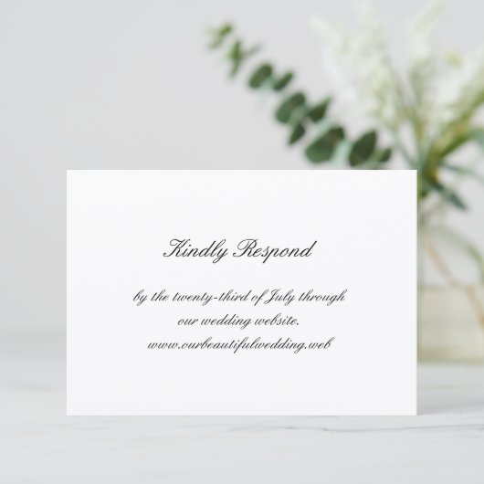 Classic Black and White Timeless Wedding RSVP Karte (Stehend Vorderseite)