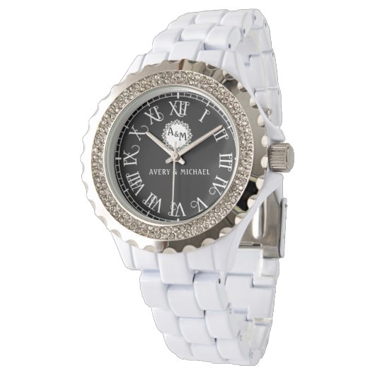 Classic Black & White Monogrammed Couple’s Wristwa Armbanduhr (Schrägansicht)
