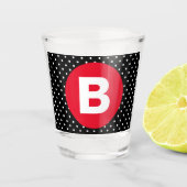 Classic Black & White Polka Dot with Red Monogram Schnapsglas (Vorderseite)