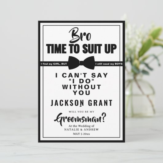 Classic Black & White Tuxedo Anzug Up Trauzeuge Einladung (Stehend Vorderseite)