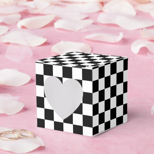 Classic Black with White Square Pattern Heart Geschenkschachtel (Hochzeit)