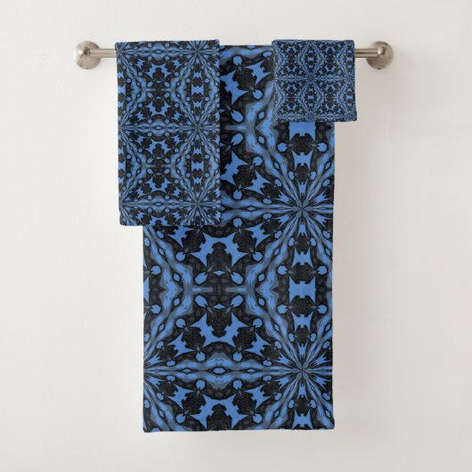 Classic Blue Black und Denim Geometric Tile Patter Badhandtuch Set (Insitu)