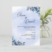 Classic Blue Floral Wedding Invitation Einladung (Stehend Vorderseite)