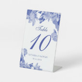 Classic Blue Floral Wedding Tischnummer Pe Sockelschild (Vorderseite)