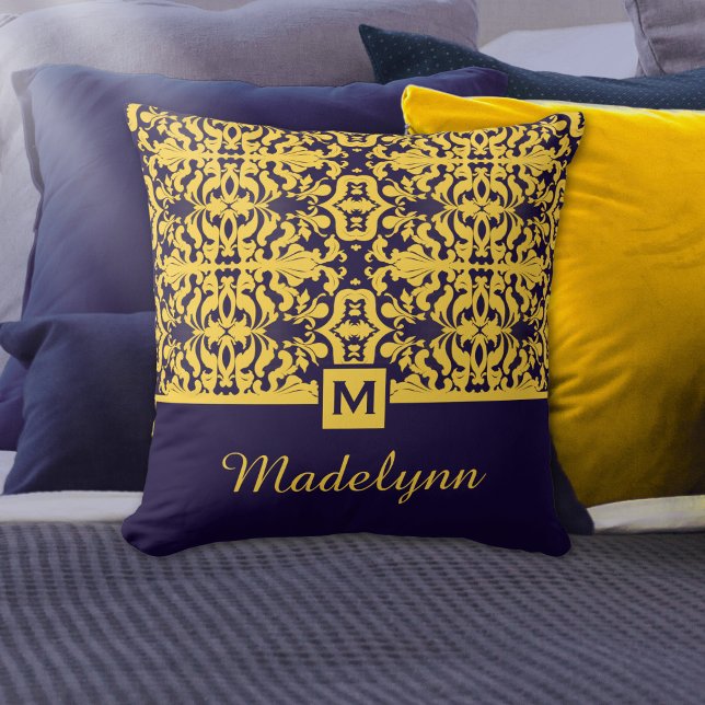 Classic Blue Gold Damask Monogram Kissen (Von Creator hochgeladen)