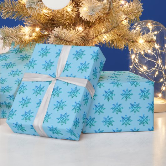 Classic Blue Green Snowflake Pattern on Blue Geschenkpapier (Feiertage)