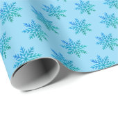 Classic Blue Green Snowflake Pattern on Blue Geschenkpapier (Rolleneckpunkt)