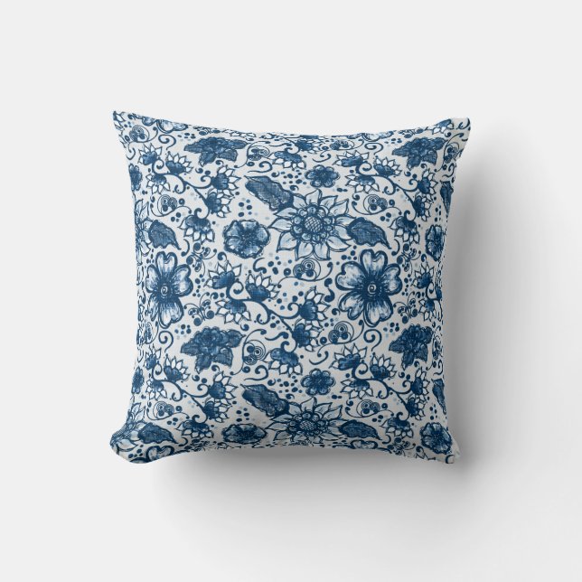 Classic Blue Hues | Bohemische Blume Kissen (Vorderseite)
