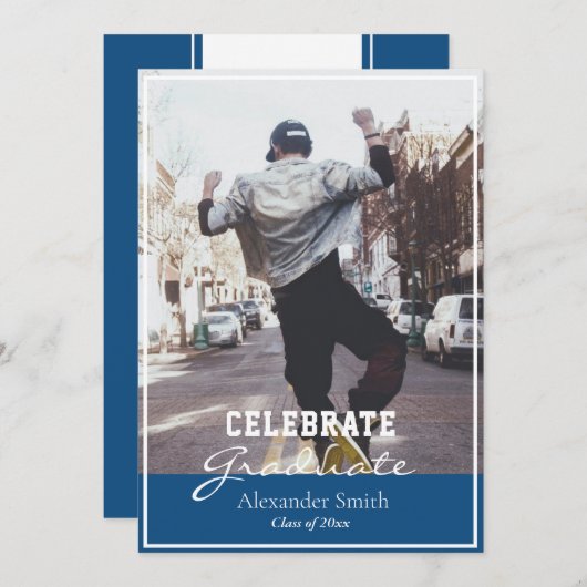 Classic Blue Modern Trendy Abschluss Einladung (Vorne/Hinten)