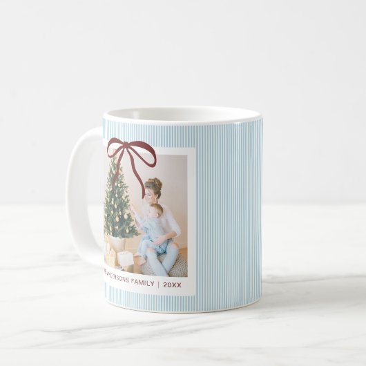 Classic Blue Stripes Red Bow Christmas Kaffeetasse (Vorderseite Links)
