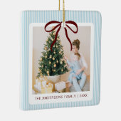 Classic Blue Stripes Red Bow Christmas Keramikornament (Rechts)