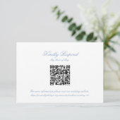 Classic Blue Wedding Monogram Crest QR RSVP Card Karte (Stehend Vorderseite)
