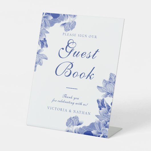 Classic Blue White Floral Wedding Gästebuchschilde Sockelschild (Vorderseite)