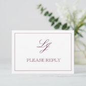 Classic Burgundy Calligraphy Monogram Wedding RSVP Karte (Stehend Vorderseite)