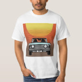 Classic Car Driving Off in Sunset personalisieren T-Shirt (Vorderseite)