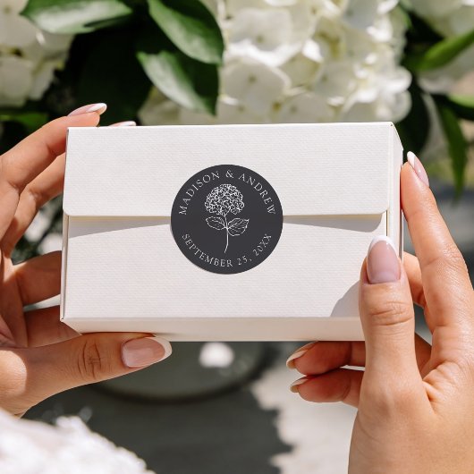 Classic Charcoal Hydrangea Wedding Runder Aufkleber