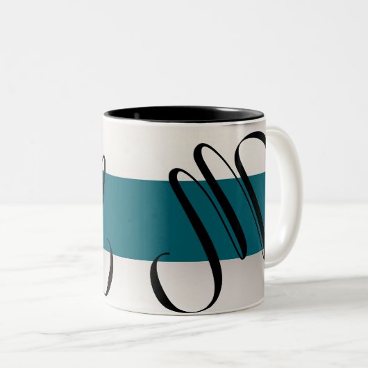 Classic Charm: M Letter Design Keramik Tasse (VorderseiteRechts)
