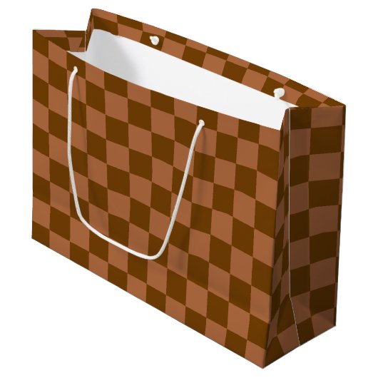 Classic Checkered Pattern: Brown and Tan Square Große Geschenktüte (Vorderseite Schrägansicht)