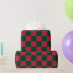 Classic Christmas Green und Red Checkerboard Geschenkpapier<br><div class="desc">Dieses Schachbrettpapier hat eine klassische Weihnachtsfarbenpalette. Das Verpackungspapier hat ein traditionelles rotes und grünes Farbschema.</div>