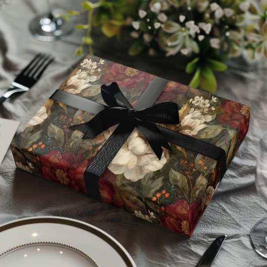 Classic Christmas Red and Cream Winter Floral Geschenkpapier